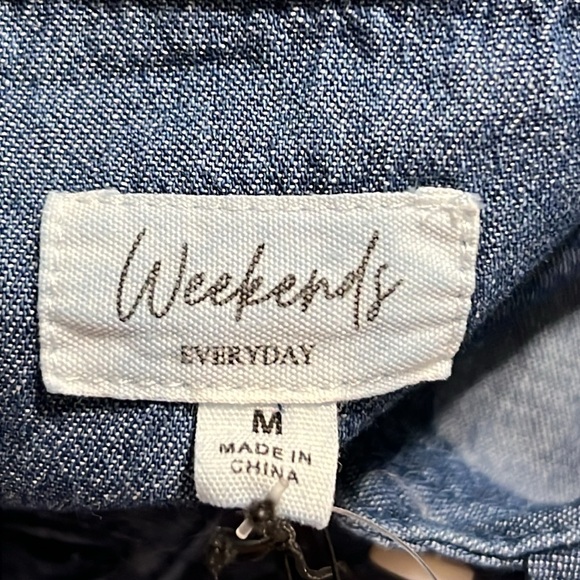 Wonderly size medium demin button front long sleeve top - Picture 7 of 10